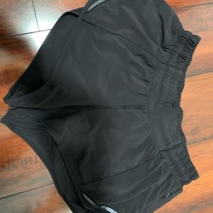 Lululemon Hotty Hot shorts 2.5 in. Size 6